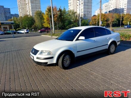 Білий Фольксваген Пассат, об'ємом двигуна 1.6 л та пробігом 268 тис. км за 3900 $, фото 1 на Automoto.ua