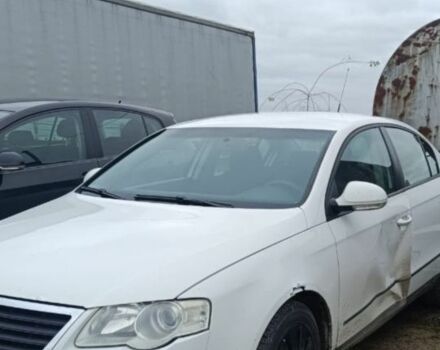 Белый Фольксваген Пассат, объемом двигателя 2 л и пробегом 290 тыс. км за 1680 $, фото 1 на Automoto.ua