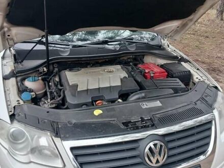 Белый Фольксваген Пассат, объемом двигателя 1.97 л и пробегом 321 тыс. км за 10000 $, фото 1 на Automoto.ua