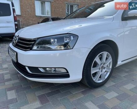 Белый Фольксваген Пассат, объемом двигателя 1.6 л и пробегом 280 тыс. км за 9999 $, фото 1 на Automoto.ua