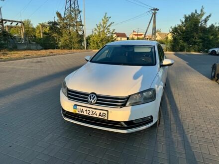 Белый Фольксваген Пассат, объемом двигателя 1.8 л и пробегом 216 тыс. км за 9000 $, фото 1 на Automoto.ua