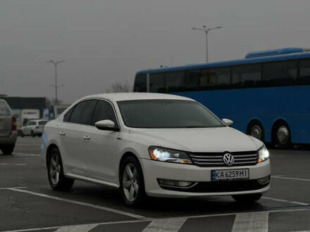 Белый Фольксваген Пассат, объемом двигателя 2.5 л и пробегом 241 тыс. км за 8700 $, фото 1 на Automoto.ua
