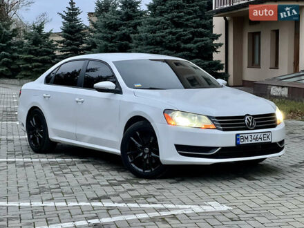 Белый Фольксваген Пассат, объемом двигателя 2.5 л и пробегом 295 тыс. км за 7999 $, фото 1 на Automoto.ua