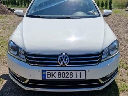 Фольксваген Пассат 2012 в Сарнах на Automoto.ua Белый Фольксваген Пассат, объемом двигателя 1.97 л и пробегом 277 тыс. км за 10500 $, фото 1 на Automoto.ua