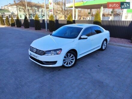 Белый Фольксваген Пассат, объемом двигателя 2.5 л и пробегом 215 тыс. км за 10000 $, фото 1 на Automoto.ua