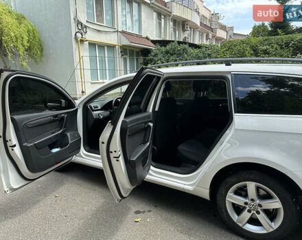 Белый Фольксваген Пассат, объемом двигателя 2 л и пробегом 243 тыс. км за 10500 $, фото 1 на Automoto.ua