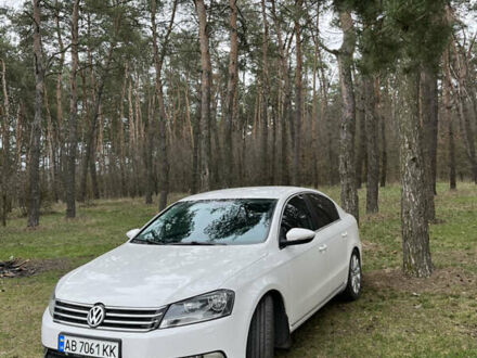 Фольксваген Пассат 2012 в Гайсине на Automoto.ua Белый Фольксваген Пассат, объемом двигателя 2 л и пробегом 185 тыс. км за 13100 $, фото 1 на Automoto.ua