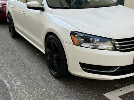 Белый Фольксваген Пассат, объемом двигателя 2.5 л и пробегом 201 тыс. км за 10300 $, фото 1 на Automoto.ua