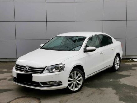 Белый Фольксваген Пассат, объемом двигателя 1.8 л и пробегом 120 тыс. км за 2200 $, фото 1 на Automoto.ua