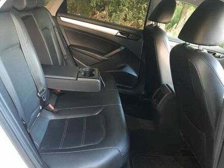 Білий Фольксваген Пассат, об'ємом двигуна 2.5 л та пробігом 195 тис. км за 10000 $, фото 1 на Automoto.ua