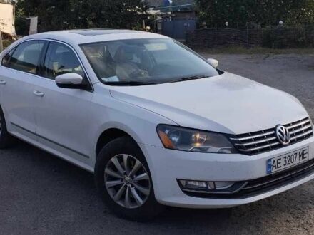 Белый Фольксваген Пассат, объемом двигателя 2.5 л и пробегом 220 тыс. км за 10000 $, фото 1 на Automoto.ua