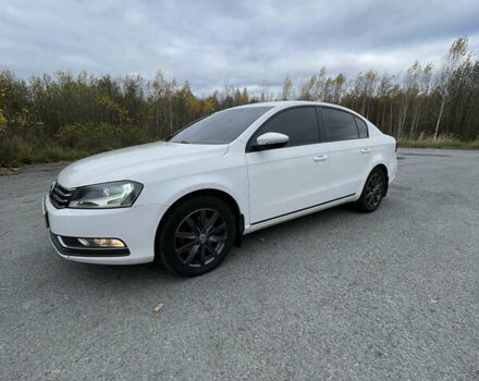 Фольксваген Пассат 2013 в Житомире на Automoto.ua Белый Фольксваген Пассат, объемом двигателя 1.97 л и пробегом 296 тыс. км за 9750 $, фото 1 на Automoto.ua