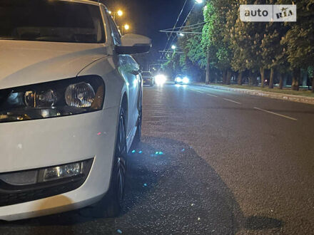 Білий Фольксваген Пассат, об'ємом двигуна 2.5 л та пробігом 197 тис. км за 10800 $, фото 1 на Automoto.ua