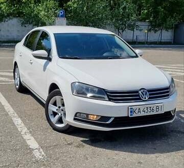 Фольксваген Пассат 2013 у Києві на Automoto.ua Білий Фольксваген Пассат, об'ємом двигуна 1.97 л та пробігом 188 тис. км за 11499 $, фото 1 на Automoto.ua