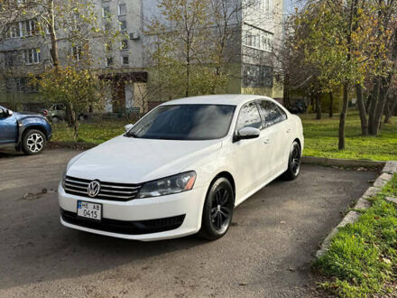 Белый Фольксваген Пассат, объемом двигателя 2.5 л и пробегом 220 тыс. км за 10000 $, фото 1 на Automoto.ua