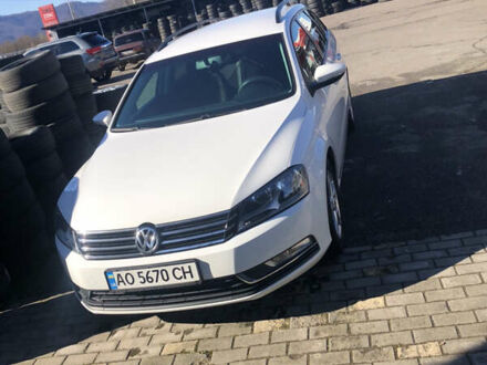 Фольксваген Пассат 2013 в Закарпатье на Automoto.ua Белый Фольксваген Пассат, объемом двигателя 1.97 л и пробегом 235 тыс. км за 10800 $, фото 1 на Automoto.ua