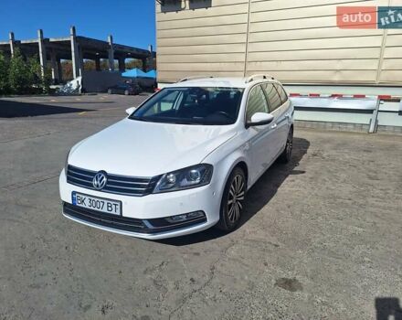 Белый Фольксваген Пассат, объемом двигателя 2 л и пробегом 350 тыс. км за 13000 $, фото 1 на Automoto.ua