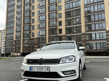 Фольксваген Пассат 2013 в Киеве на Automoto.ua Белый Фольксваген Пассат, объемом двигателя 2 л и пробегом 301 тыс. км за 11500 $, фото 1 на Automoto.ua