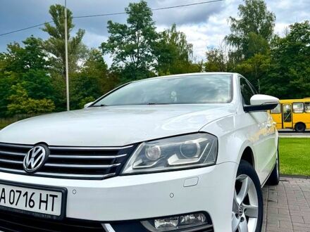 Белый Фольксваген Пассат, объемом двигателя 1.8 л и пробегом 236 тыс. км за 10000 $, фото 1 на Automoto.ua