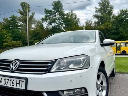 Белый Фольксваген Пассат, объемом двигателя 1.8 л и пробегом 236 тыс. км за 11000 $, фото 1 на Automoto.ua