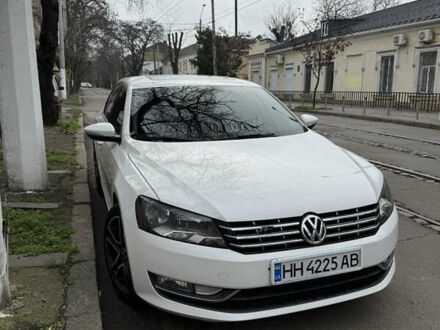 Белый Фольксваген Пассат, объемом двигателя 1.97 л и пробегом 169 тыс. км за 13500 $, фото 1 на Automoto.ua