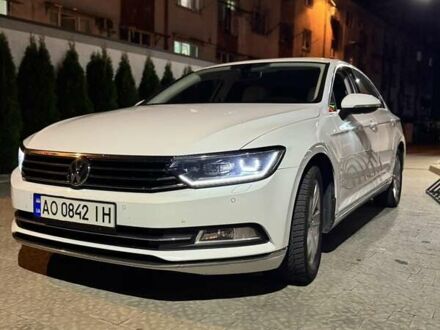 Фольксваген Пассат 2015 в Ужгороде на Automoto.ua Белый Фольксваген Пассат, объемом двигателя 1.97 л и пробегом 261 тыс. км за 16600 $, фото 1 на Automoto.ua