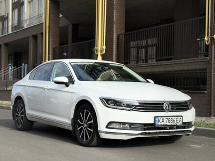 Фольксваген Пассат 2015 в Киеве на Automoto.ua Белый Фольксваген Пассат, объемом двигателя 1.8 л и пробегом 126 тыс. км за 17000 $, фото 1 на Automoto.ua