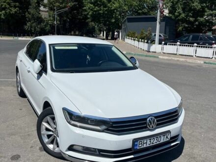 Фольксваген Пассат 2015 в Черноморске (Ильичевске) на Automoto.ua Белый Фольксваген Пассат, объемом двигателя 2 л и пробегом 260 тыс. км за 17500 $, фото 1 на Automoto.ua