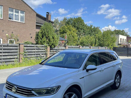 Белый Фольксваген Пассат, объемом двигателя 1.97 л и пробегом 308 тыс. км за 10554 $, фото 1 на Automoto.ua