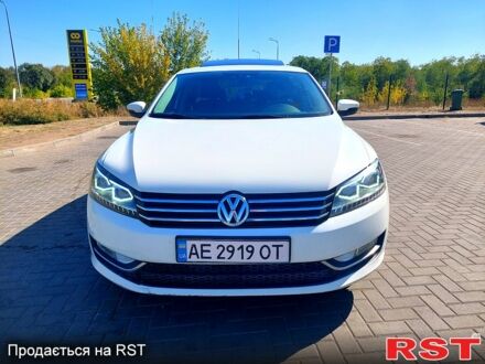 Фольксваген Пассат 2015 в Павлограде на Automoto.ua Белый Фольксваген Пассат, объемом двигателя 1.8 л и пробегом 150 тыс. км за 11000 $, фото 1 на Automoto.ua