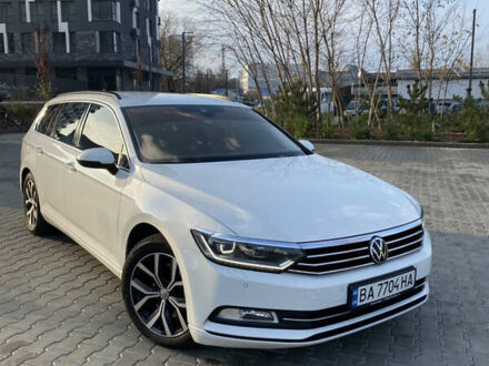 Белый Фольксваген Пассат, объемом двигателя 2 л и пробегом 245 тыс. км за 15900 $, фото 1 на Automoto.ua