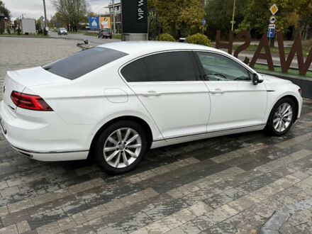 Фольксваген Пассат 2015 в Ужгороде на Automoto.ua Белый Фольксваген Пассат, объемом двигателя 1.97 л и пробегом 219 тыс. км за 19300 $, фото 1 на Automoto.ua