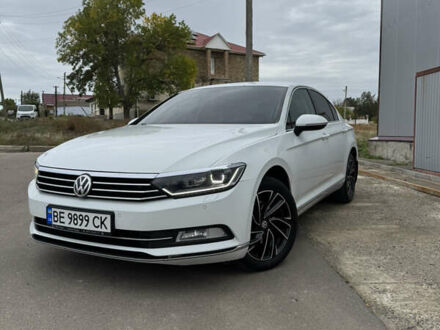 Фольксваген Пассат 2015 в Николаеве на Automoto.ua Белый Фольксваген Пассат, объемом двигателя 1.8 л и пробегом 190 тыс. км за 16500 $, фото 1 на Automoto.ua
