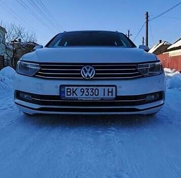 Белый Фольксваген Пассат, объемом двигателя 1.6 л и пробегом 197 тыс. км за 15000 $, фото 1 на Automoto.ua