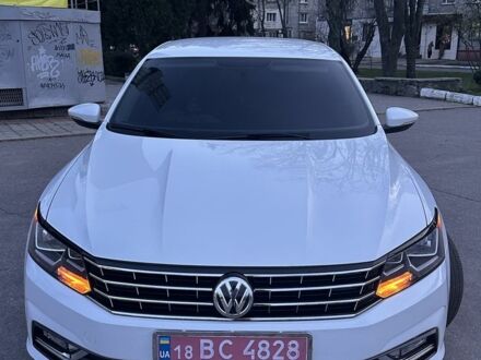 Белый Фольксваген Пассат, объемом двигателя 1.8 л и пробегом 260 тыс. км за 10000 $, фото 1 на Automoto.ua