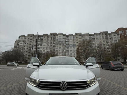 Белый Фольксваген Пассат, объемом двигателя 1.97 л и пробегом 260 тыс. км за 14500 $, фото 1 на Automoto.ua