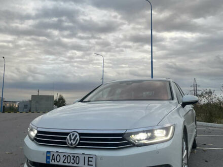 Фольксваген Пассат 2016 в Ужгороде на Automoto.ua Белый Фольксваген Пассат, объемом двигателя 1.97 л и пробегом 248 тыс. км за 16200 $, фото 1 на Automoto.ua