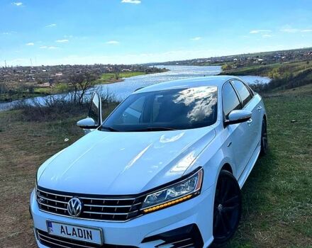 Белый Фольксваген Пассат, объемом двигателя 1.8 л и пробегом 155 тыс. км за 15000 $, фото 1 на Automoto.ua