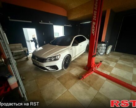 Белый Фольксваген Пассат, объемом двигателя 1.8 л и пробегом 13000 тыс. км за 15999 $, фото 1 на Automoto.ua