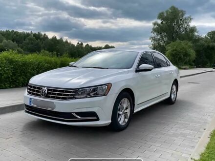 Белый Фольксваген Пассат, объемом двигателя 1.8 л и пробегом 136 тыс. км за 12000 $, фото 1 на Automoto.ua