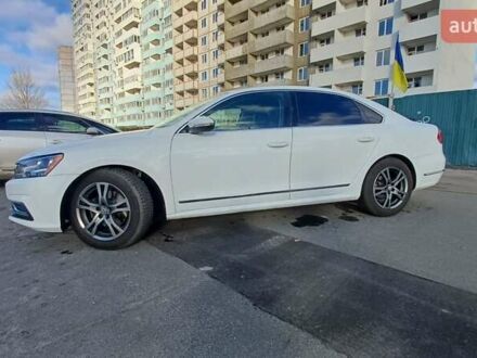 Білий Фольксваген Пассат, об'ємом двигуна 1.8 л та пробігом 190 тис. км за 10500 $, фото 1 на Automoto.ua