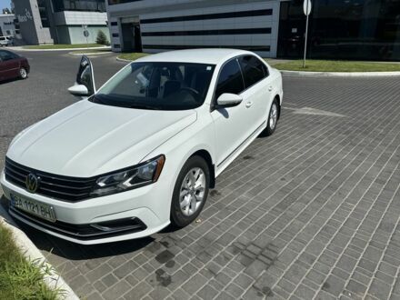 Белый Фольксваген Пассат, объемом двигателя 1.8 л и пробегом 107 тыс. км за 12500 $, фото 1 на Automoto.ua