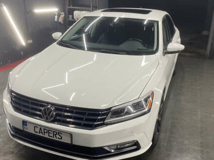 Белый Фольксваген Пассат, объемом двигателя 1.8 л и пробегом 207 тыс. км за 12500 $, фото 1 на Automoto.ua