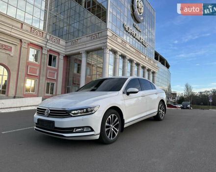 Фольксваген Пассат 2016 в Одессе на Automoto.ua Белый Фольксваген Пассат, объемом двигателя 1.4 л и пробегом 235 тыс. км за 17500 $, фото 1 на Automoto.ua