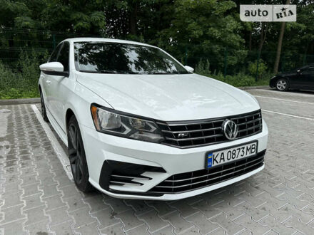 Белый Фольксваген Пассат, объемом двигателя 1.8 л и пробегом 216 тыс. км за 12699 $, фото 1 на Automoto.ua