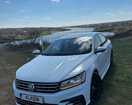 Белый Фольксваген Пассат, объемом двигателя 1.8 л и пробегом 155 тыс. км за 15000 $, фото 1 на Automoto.ua