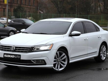 Белый Фольксваген Пассат, объемом двигателя 3.6 л и пробегом 136 тыс. км за 15500 $, фото 1 на Automoto.ua