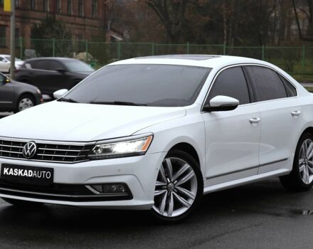 Белый Фольксваген Пассат, объемом двигателя 3.6 л и пробегом 136 тыс. км за 15000 $, фото 1 на Automoto.ua