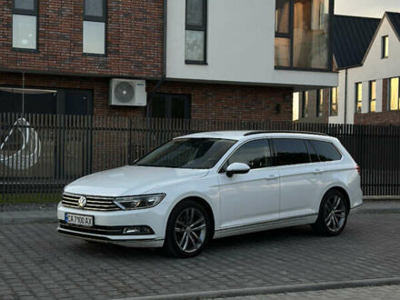 Белый Фольксваген Пассат, объемом двигателя 1.97 л и пробегом 290 тыс. км за 15799 $, фото 1 на Automoto.ua