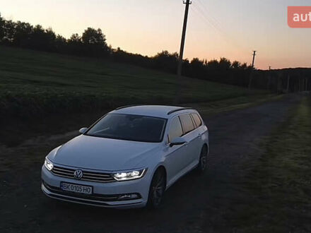 Белый Фольксваген Пассат, объемом двигателя 1.97 л и пробегом 280 тыс. км за 17000 $, фото 1 на Automoto.ua